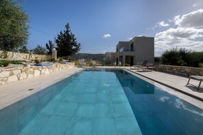 Villa | 6 bedrooms, desk