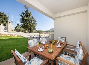 Βίλα | 6 υπνοδωμάτια, γραφείο 