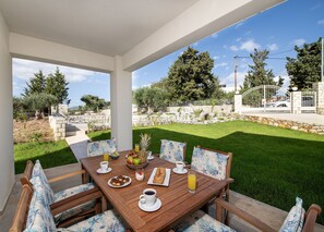 Villa | 6 bedrooms, desk