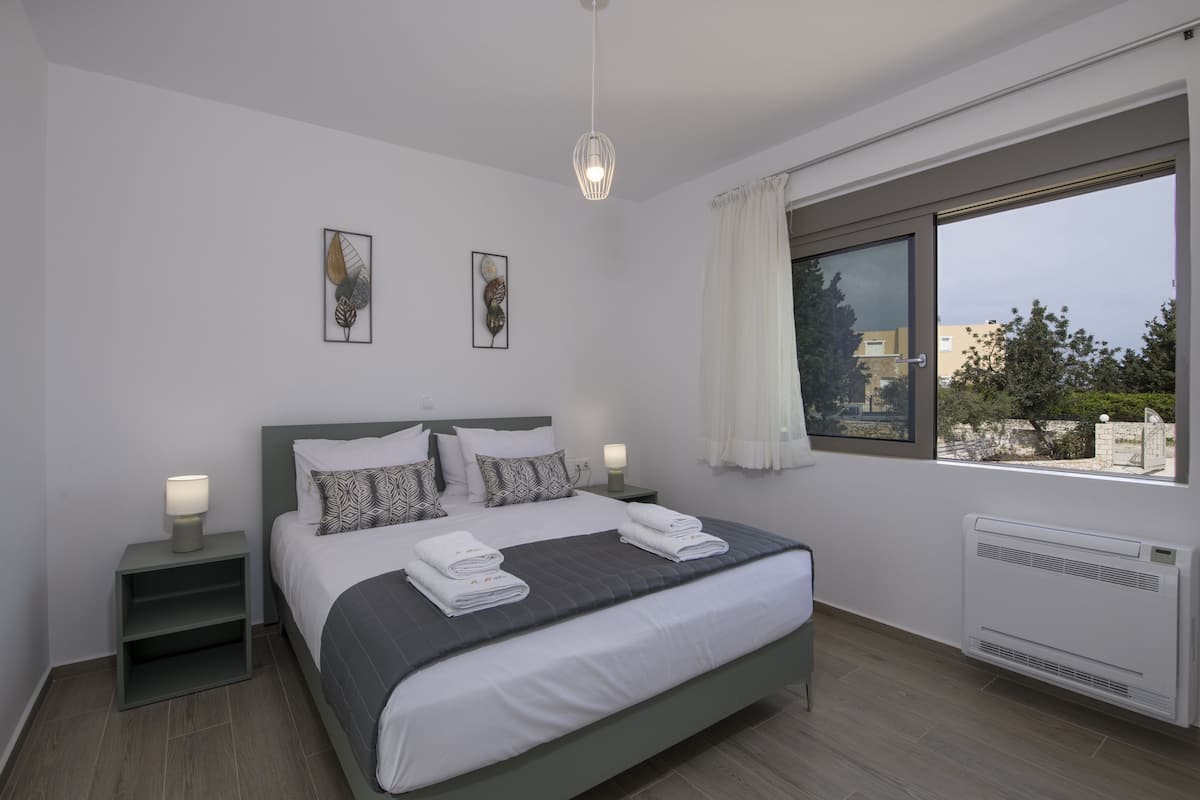 Villa | 6 bedrooms, desk