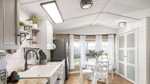 Kaffetrakter/tekoker, mikrobølgeovn, ovn og kokeplater