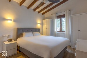 3 chambres, fer et planche à repasser, accès au Wi-Fi (inclus)