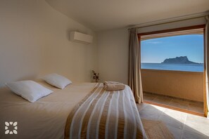 4 bedrooms, iron/ironing board, free WiFi