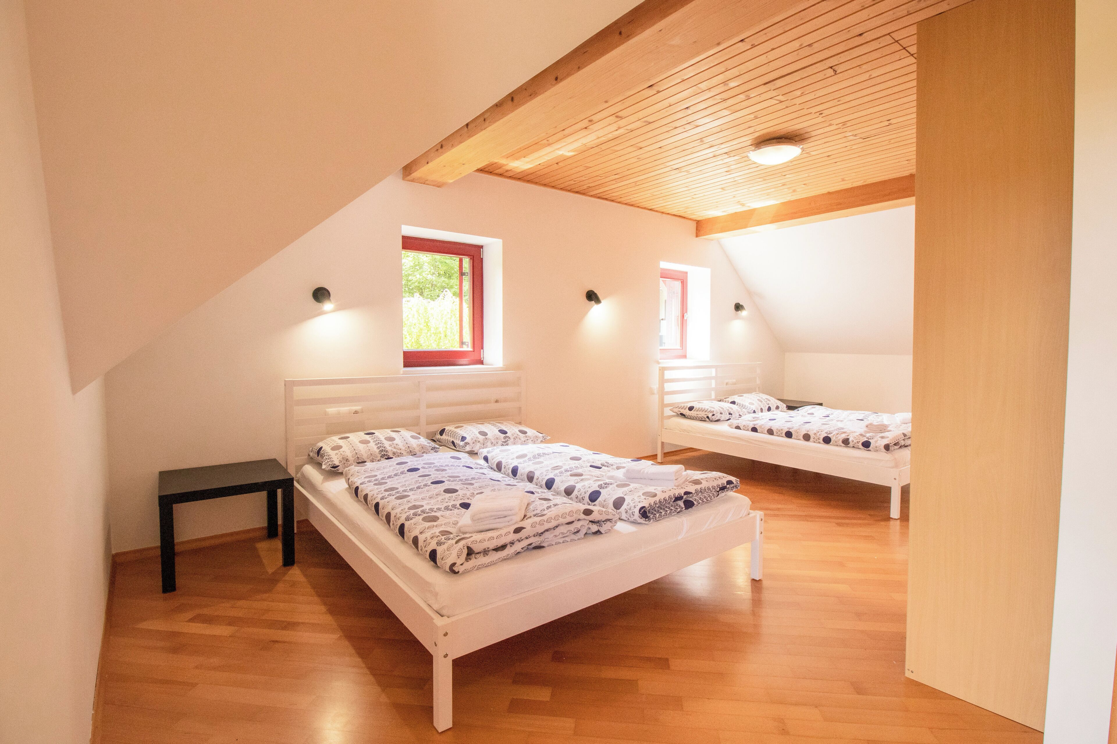 2 soverom, reiseseng for barn, wi-fi (inkludert) og sengetøy