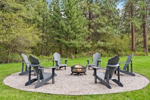 Family Friendly Apt Near Glacier with Pickleball