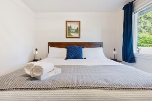2 bedrooms, iron/ironing board, travel cot, WiFi