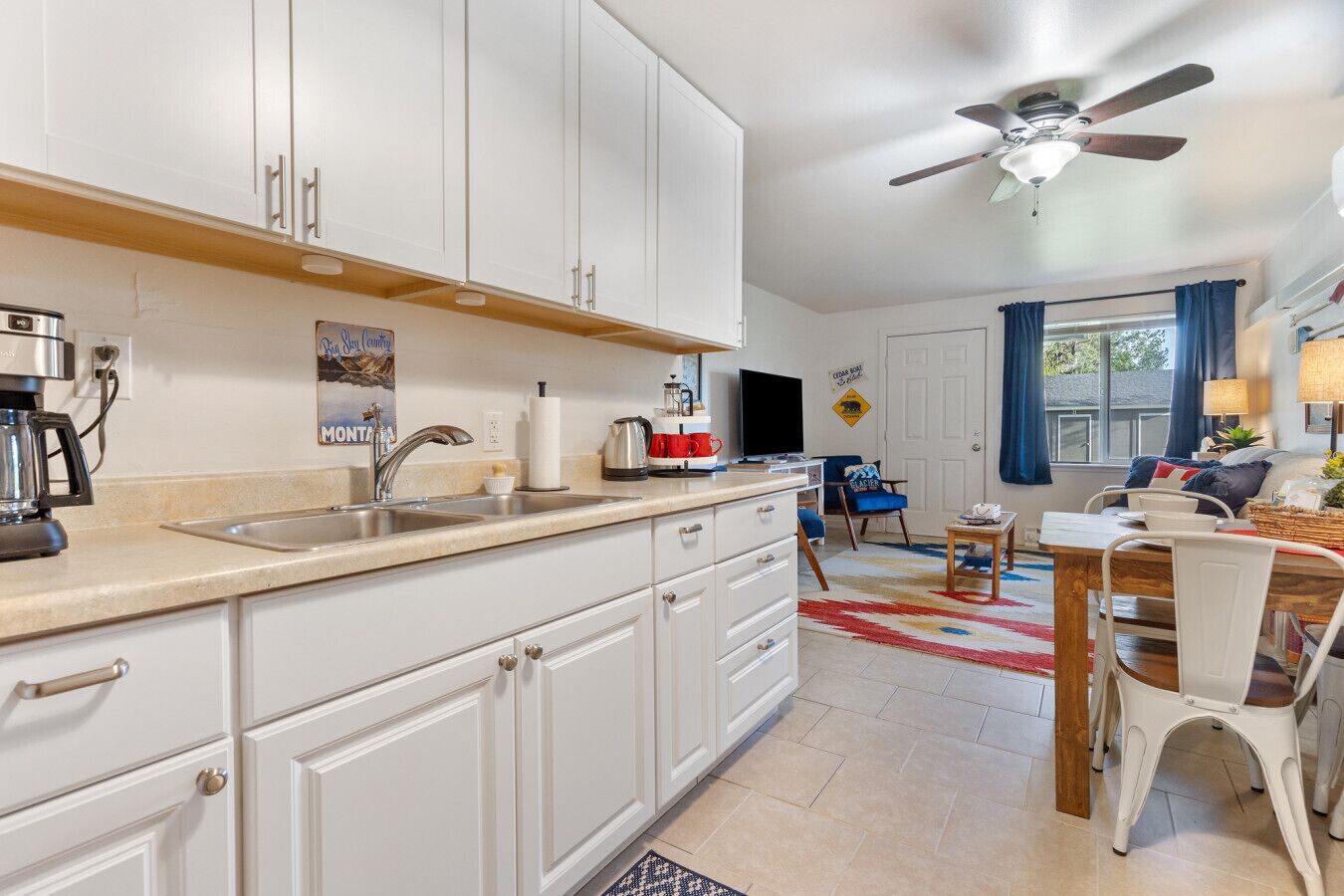 Fridge, microwave, oven, coffee/tea maker