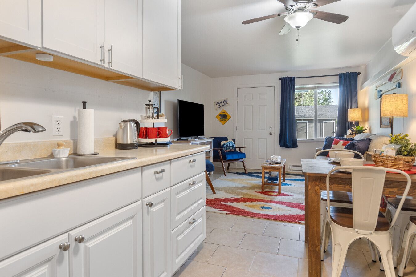 Fridge, microwave, oven, coffee/tea maker