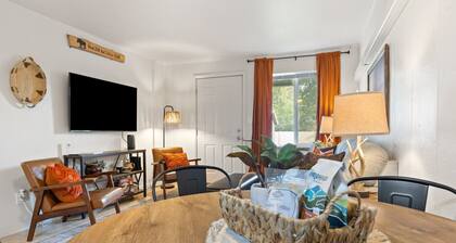Charming Apt Near Glacier with Pickleball Court