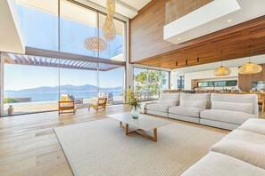 Téléviseur, foyer, chaîne audio