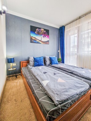 1 habitación, tabla de planchar con plancha, wifi y ropa de cama 