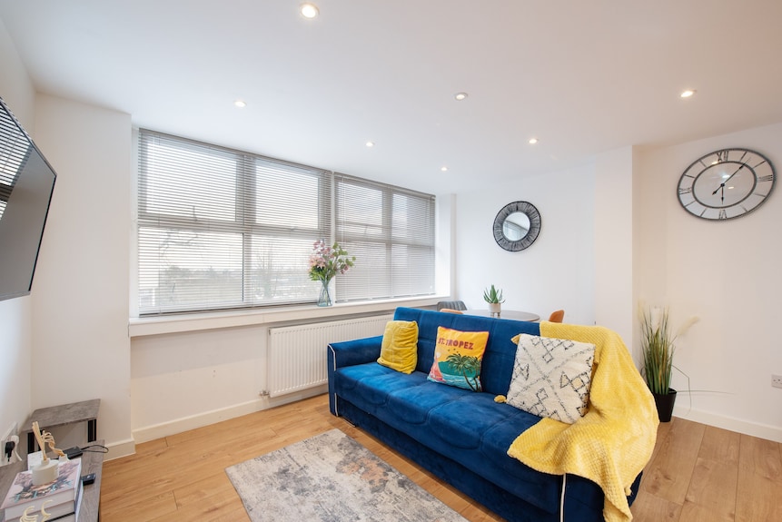 2 Bedroom Ann's Cosy Retreat In Town Centre - Aylesbury