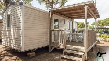 Chalet, Patio | 2 bedrooms, in-room safe, bed sheets