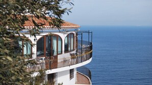 A multi-story building with balconies overlooking the sea. - Casa Cali with Large Private Heated Pool (Balcó al Mar)