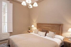 6 室のベッドルーム、セーフティボックス (室内)、アイロン / アイロン台、WiFi (無料)