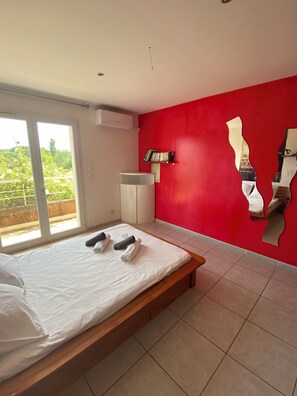 4 soverom, strykejern/-brett, wi-fi og sengetøy