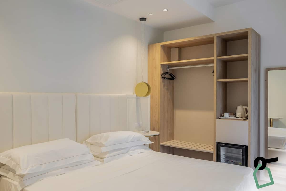 Minibar, caja de seguridad en la habitación, escritorio y wifi gratis