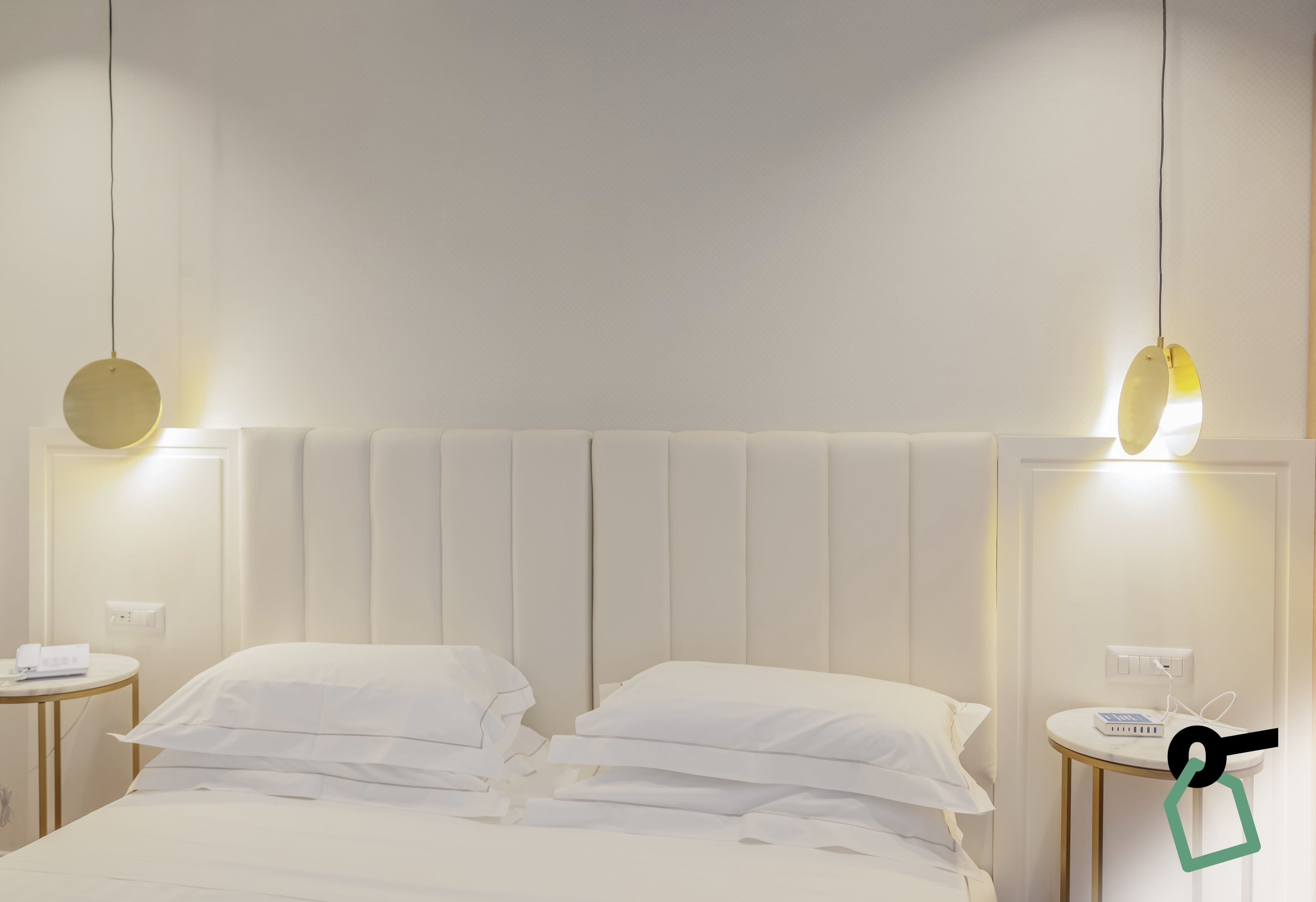 Minibar, safe på rommet, skrivebord og wi-fi (inkludert)