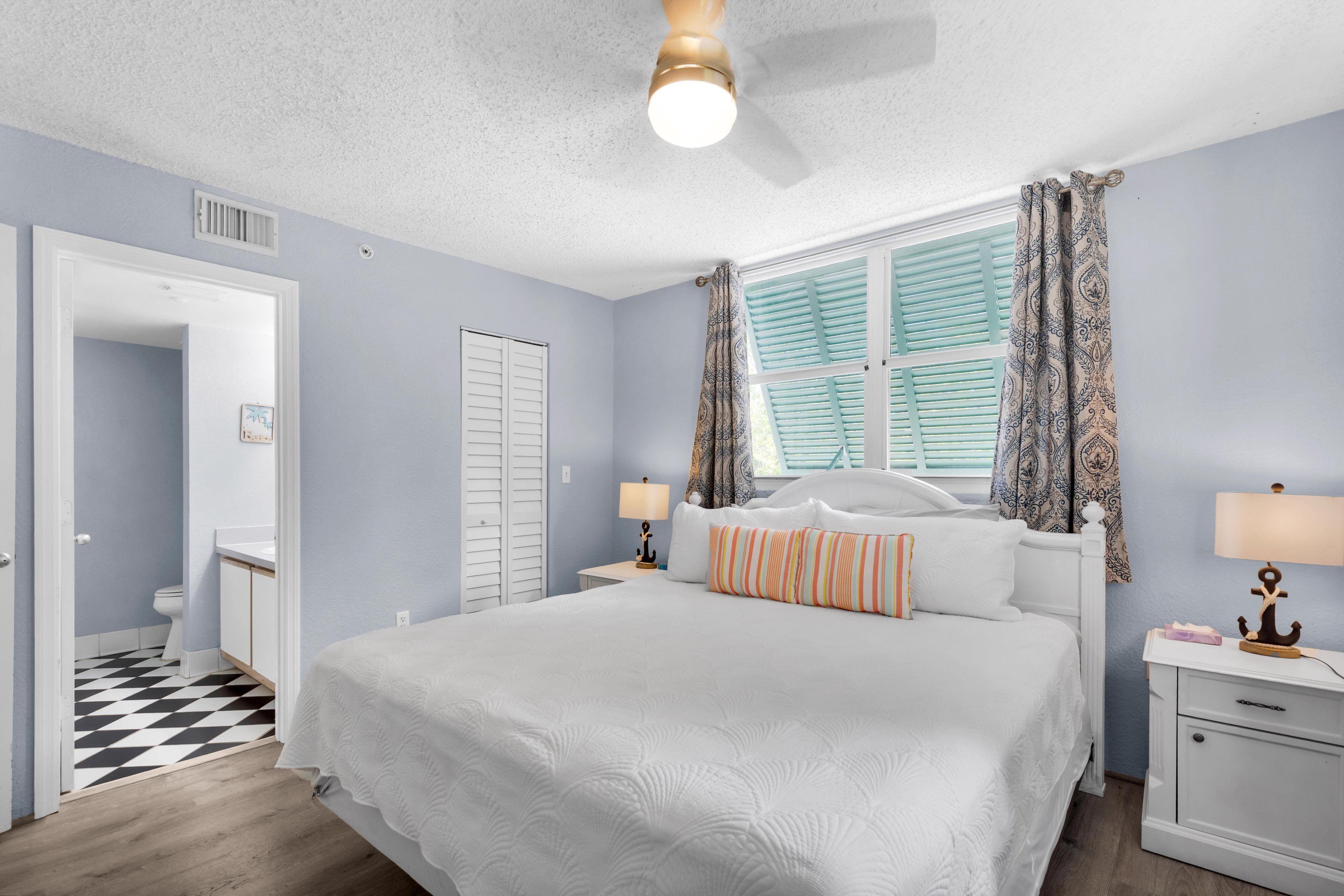 Key West Sunrise Condo - Pool & Parking! - Key West, FL