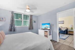 2 bedrooms, iron/ironing board, WiFi, bed sheets - Key West Sunrise Condo - SPECIAL SUMMER RATES! (Key West)