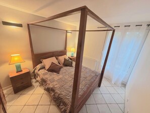 3 chambres, fer et planche à repasser, Wi-Fi, draps fournis