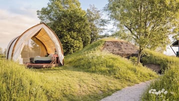 Exclusieve tent, 1 slaapkamer, niet-roken, uitzicht op rivier | Individueel gemeubileerd, gratis wifi, beddengoed