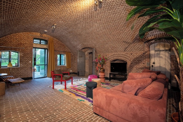 Executive Suite | Individually furnished, free WiFi, bed sheets - Fort Vuren (Vuren)