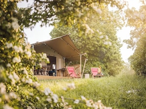 Exclusive Tent, River View | Individually furnished, free WiFi, bed sheets - Fort Vuren (Vuren)