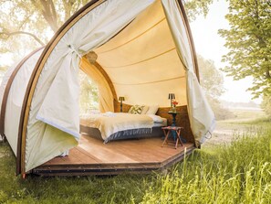 Exclusive Tent, Non Smoking, River View | Individually furnished, free WiFi, bed sheets - Fort Vuren (Vuren)