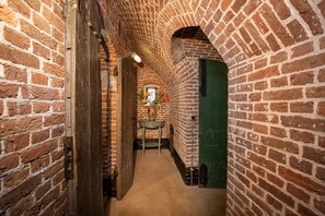 Double Room | 1 bedroom, cots/infant beds, free WiFi, bed sheets