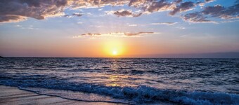 Quite Bonita Springs neighborhood near golf, beaches and hopping w/swim spa