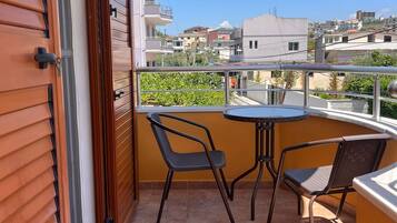 Apartamento Confort, balcón, vistas a la colina | Balcón