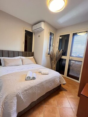 Comfort Apartment, Balcony, Hill View