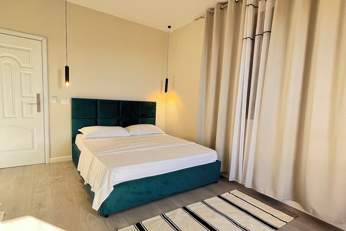 Deluxe Double Room | 1 bedroom, soundproofing, free WiFi, bed sheets
