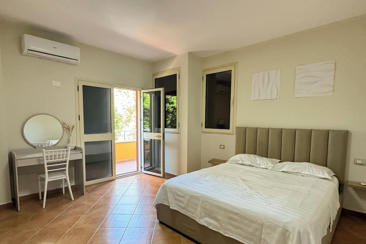 Comfort Apartment, Balcony | 1 bedroom, soundproofing, free WiFi, bed sheets