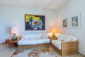 TV - Rossetti 3 - Two Bedroom Apartment, Sleeps 4 (Marina di Cecina)