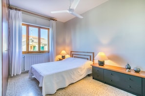 3 bedrooms, free WiFi, bed sheets - Rossetti 3 - Two Bedroom Apartment, Sleeps 4 (Marina di Cecina)