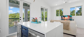 Charming 2-bedroom home in brilliant Tavernier near Marinas and Founders Park