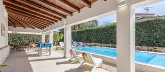 Villa Giloma by Villa Plus