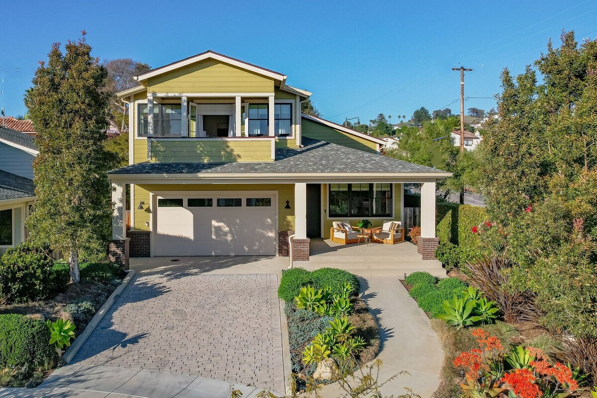 Lighthouse Dreams - Mesa Stunner Near the Beach