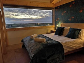 3 bedrooms, travel cot, free WiFi, bed sheets