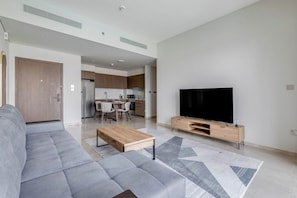 Apartamento de lujo, balcón, vistas a la ciudad | 2 dormitorios, tabla de planchar con plancha, wifi gratis
