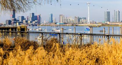 Peninsula Life: Stylish Greenwich 1Bed Flat