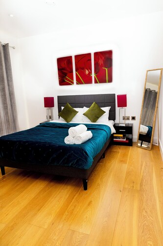 Peninsula Life: Stylish Greenwich 1Bed Flat