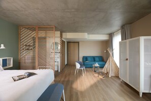 Habitación cuádruple familiar | Caja fuerte, escritorio, espacio para trabajar con un portátil