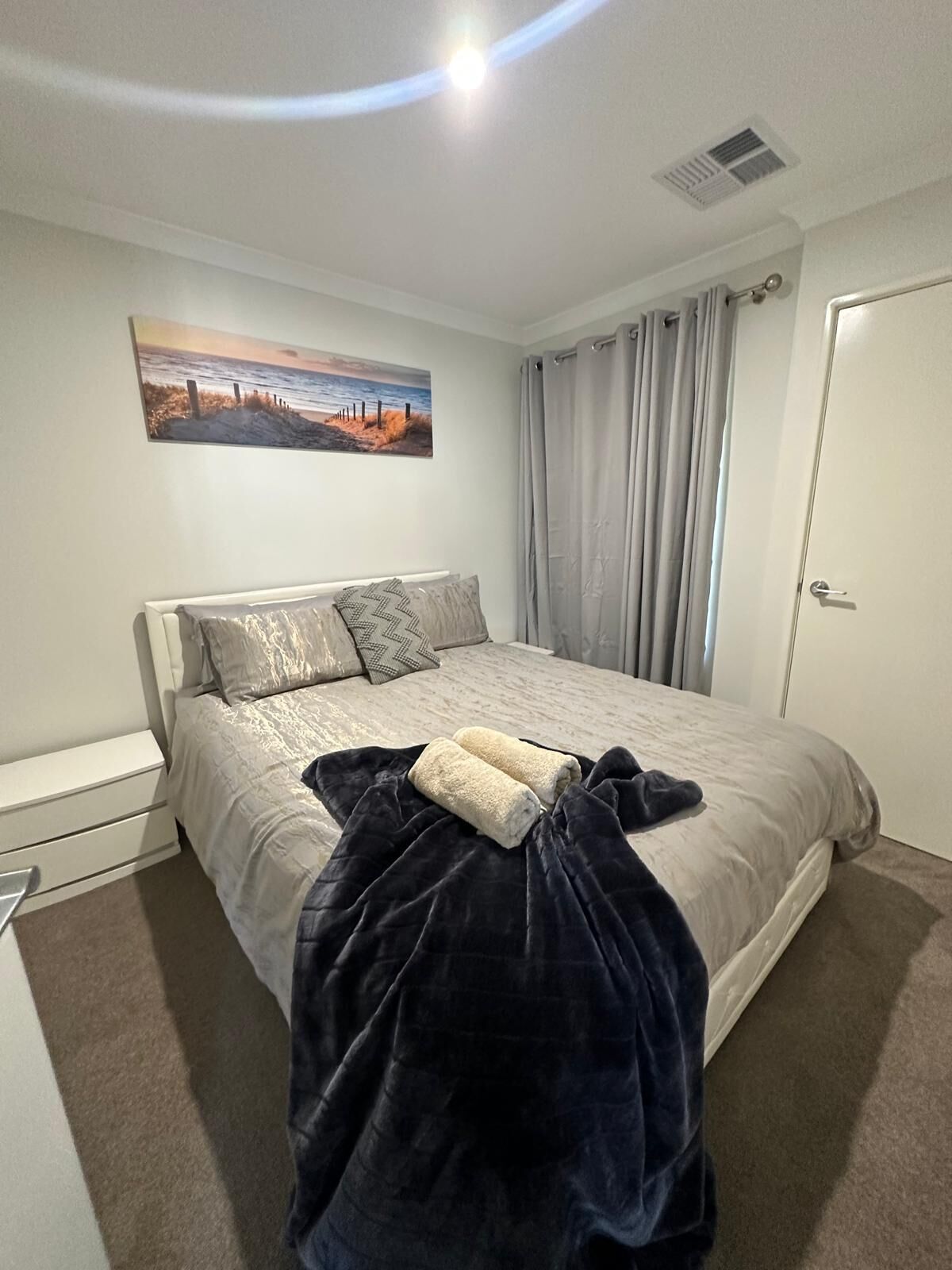 4 habitaciones, tabla de planchar con plancha, wifi y ropa de cama 