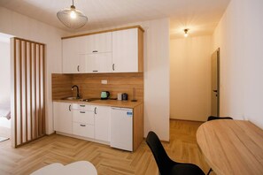 Comfort-Apartment, Balkon, Gartenblick | Wohnbereich | Flachbildfernseher