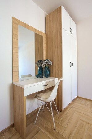 Appartement économique, balcon, vue sur la cour intérieure | 1 chambre, fer et planche à repasser, accÚs au Wi-Fi (inclus)