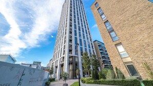 Exterior - London Tower Retreat - Modern 2 Bedroom Apartment (London)