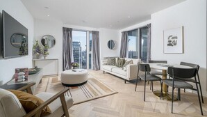 Living area - London Tower Retreat - Modern 2 Bedroom Apartment (London)